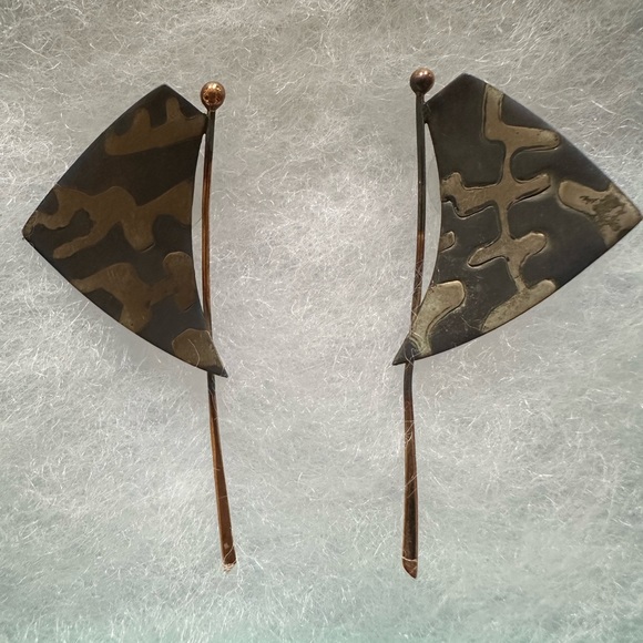 NEW - Mixed Metal Abstract Earrings - Picture 4 of 6